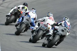 Superbike: si abbassa l'età media dei piloti al via, 26 anni