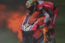 Superbike Donington Seconde libere A fuoco la Ducati di Chaz Davies!