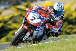 Superbike: secondo giorno di test in Australia, vola Checa