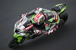 Superbike Donington Terze libere Jonathan Rea fermo in pista