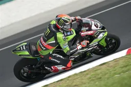 Superbike Malesia Gara 1 Tom Sykes e Kawasaki imprendibili