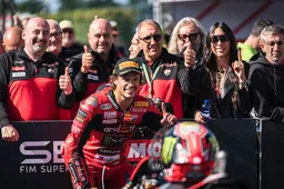 Superbike Magny Cours Gara 2: Bulega martella, finisce quando finisce