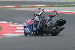 Superbike Cremona: Delbianco e Van der Mark, rovinosa incomprensione