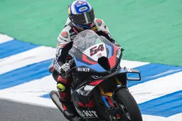 Superbike Estoril: Toprak gara 1 all'arrembaggio, Bulega resiste