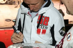 La Chitarra "Spirit of Marco" a Kevin Schwantz