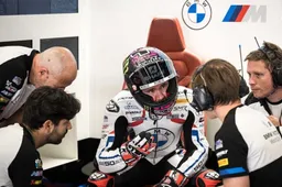 Superbike Australia: Scott Redding e BMW un pasticcio dietro l'altro