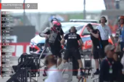 SBK, Redding furioso in Indonesia: pugno alla BMW dopo il ritiro - Video