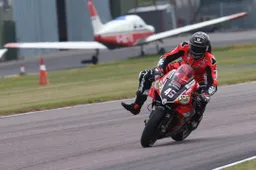 BSB Thruxton Prove 3: Scott Redding scala la classifica