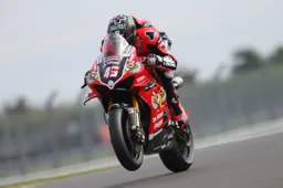 BSB Donington Gara 2: Scott Redding 11 vittorie e +28 in campionato