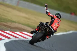BSB Snetterton Gara 2: Scott Redding doppietta, tris Ducati