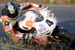 Tourist Trophy: Ian Hutchinson vince il Senior TT, fuori tutti gli avversari