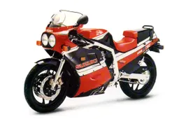 Suzuki GSX-R750: com'è nata la regina delle sportive