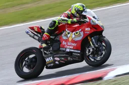 BSB Brands Hatch Prove 1 Shane Byrne precede John Hopkins