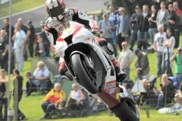 BSB Cadwell Park Prove 2: brutta caduta per Shane Byrne