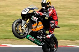 BSB Brands Hatch Gara 2: Byrne torna alla vittoria su Hill e Hopkins