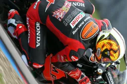 BSB Thruxton Prove Libere 1: Byrne, Hill e Hopkins