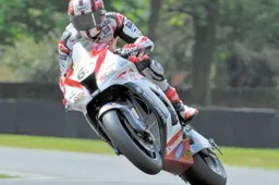 BSB: Byrne resta nel British Superbike e punta al record