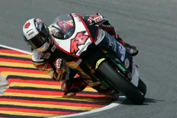 Moto2 Sachsenring Warm Up: Tomizawa svetta sul bagnato