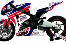 BSB: Simon Andrews con una Honda della RAF nella STK1000