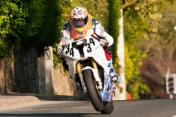 Tourist Trophy: Simon Andrews con Penz13.com BMW Racing Team