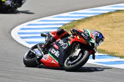 MotoGP, il bilancio Aprilia: Espargaró doppio KO, Smith a punti