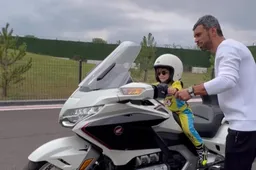 Kenan  Sofouglu papà senza paura: il figlio sulla Honda Gold Wing a 3 anni