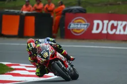 BSB Brands Hatch, Gara 2: Vince la Ducati, spareggio con Kawasaki alle 17!