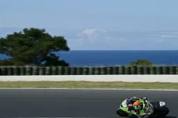 Superbike: tragedia a Phillip Island, ha perso la vita in gara il 17enne Oscar McIntyre