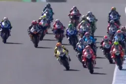 Superbike Phillip Island: Bulega fa un altro sport, gara 1 stritolata