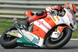 Moto2 Estoril Gara: sbaglia Iannone, Bradl vince ancora