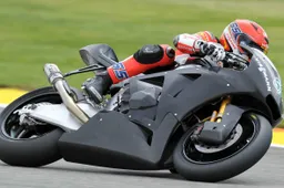 Moto2: Stefan Bradl subito velocissimo con la KALEX