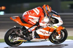 Moto2 Losail Warm Up: Stefan Bradl resiste al comando