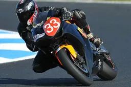ASBK Phillip Island Gara 2: corsa annullata per la presenza di olio in pista