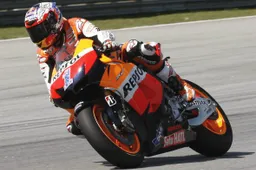 MotoGP: duello Stoner-Pedrosa a Sepang, Rossi insegue a 1"4
