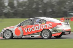 Casey Stoner nel V8 Supercars: il video del primo test