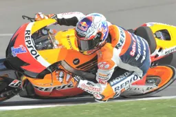 Casey Stoner: lesione ai legamenti (e piccole fratture ossee) alla caviglia destra, gara a rischio. "Farò il possibile per correre"