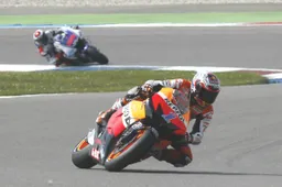 MotoGP: abolita ufficialmente la regola dei "rookie" nei team ufficiali, massimo 4 moto per costruttore, tutte le novità 2013