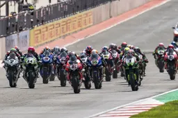 Superbike: domenica si corre dopo la tragedia di Viñales