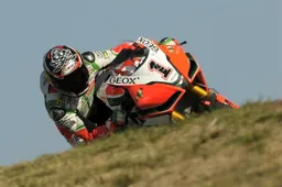 Superbike: Aprilia e Radio Deejay per il CESVI