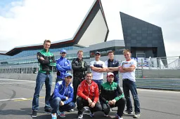 Superbike: vigilia a Silverstone, i piloti presentano il nuovo "Wing"