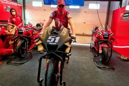 Superbike, Michele Pirro non si stanca mai: dal Qatar a Misano in 3 giorni