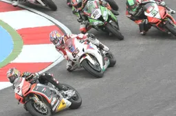 Superbike: Biaggi, Sykes, Melandri per il titolo mondiale a Magny Cours