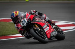 Superbike, Rinaldi può riprovarci a Donington? "Domani coltello tra i denti"