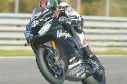 Tom Sykes e Sylvain Guintoli protagonisti a Jerez