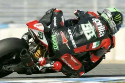Laverty da record a Jerez, Sykes a ruota, OK Fabrizio