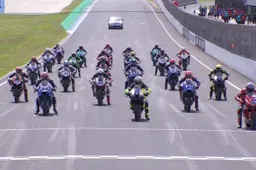 Supersport Phillip Island: Manzi fa vincere la Yamaha R9, che debutto!