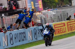 Supersport, Gara 1 Catalunya: Krummenacher si impone con il flag-to-flag