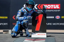 Supersport Argentina, Gara 1: Cluzel domina, Gonzalez regola Oncu