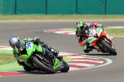 Supersport: a Mosca duello mondiale tra Lowes e Sofuoglu