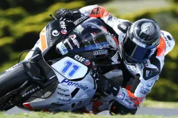 Supersport: Sam Lowes punta alla vittoria a Donington